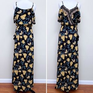 Xhilaration Floral Maxi Dress Size medium
